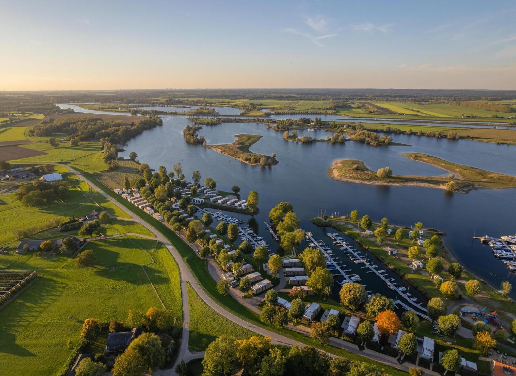 Marinapark Bad Nederrijn Hotell Maurik Exteriör bild
