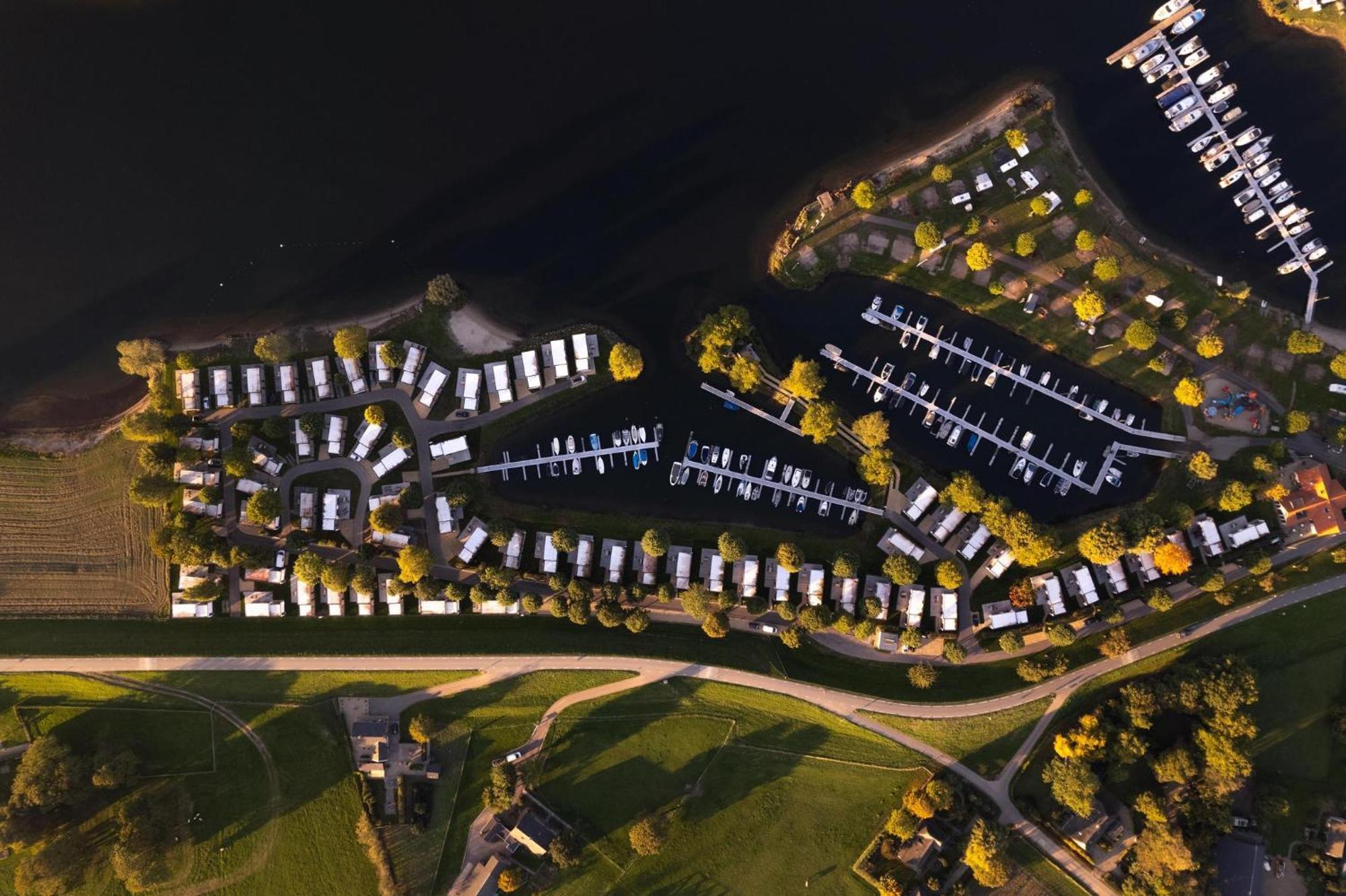 Marinapark Bad Nederrijn Hotell Maurik Exteriör bild