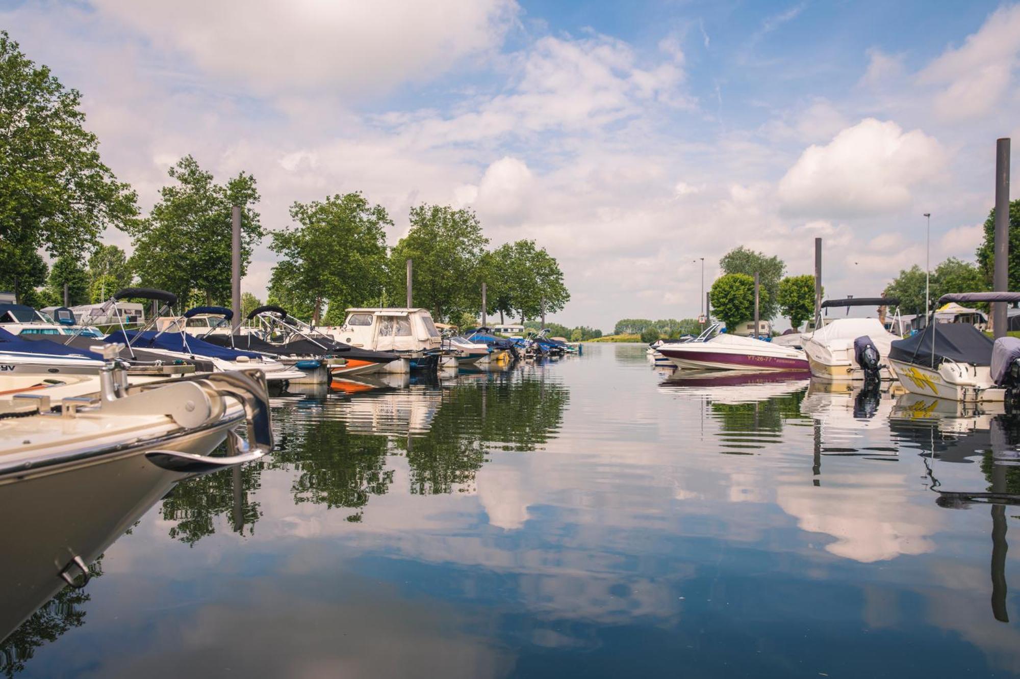 Marinapark Bad Nederrijn Hotell Maurik Exteriör bild
