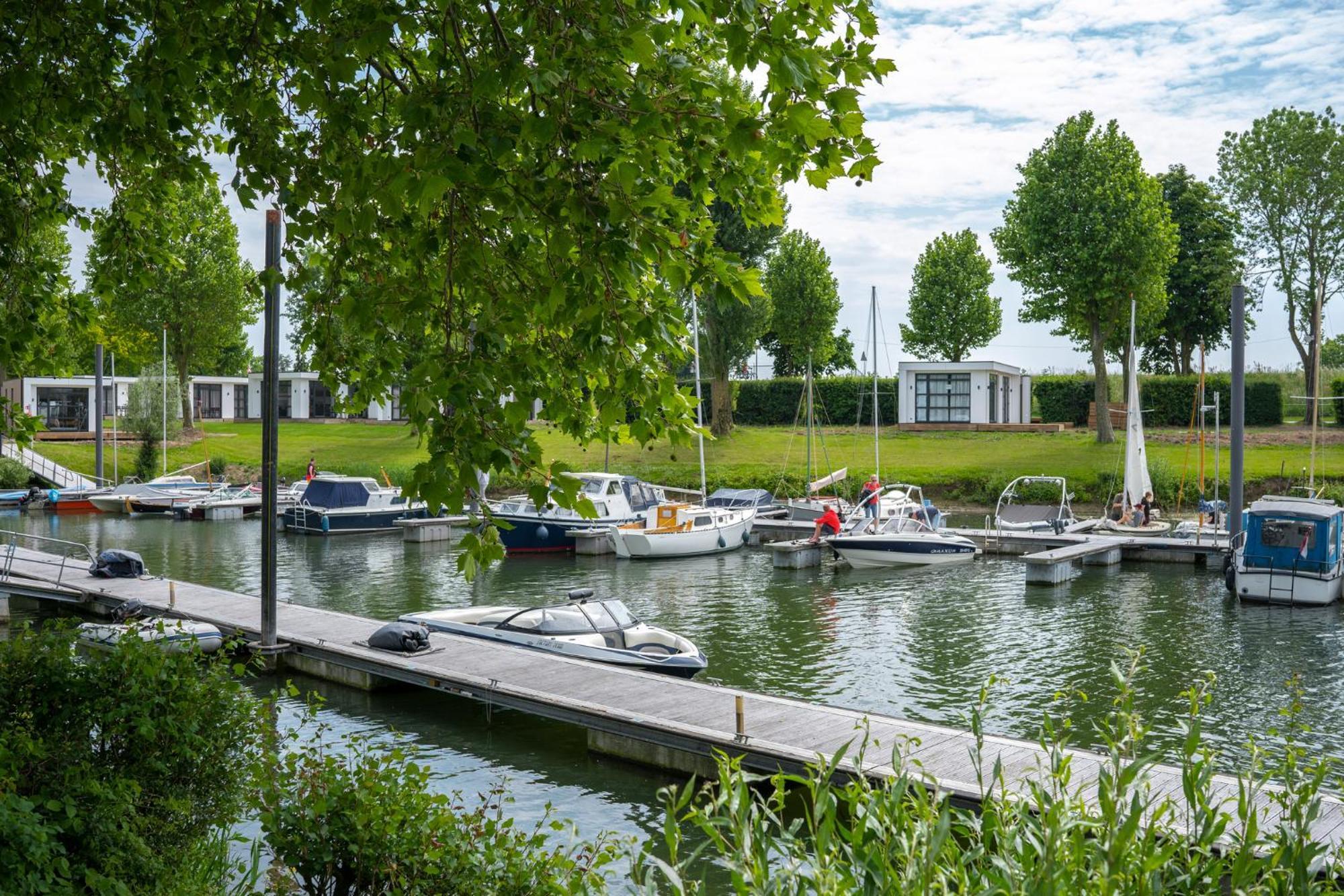 Marinapark Bad Nederrijn Hotell Maurik Exteriör bild