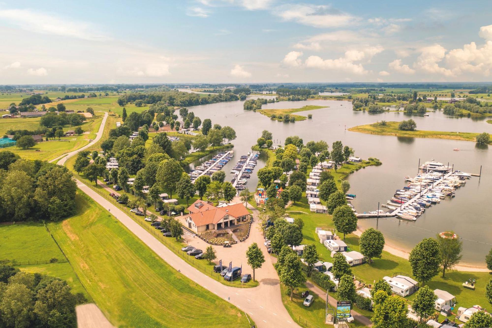 Marinapark Bad Nederrijn Hotell Maurik Exteriör bild