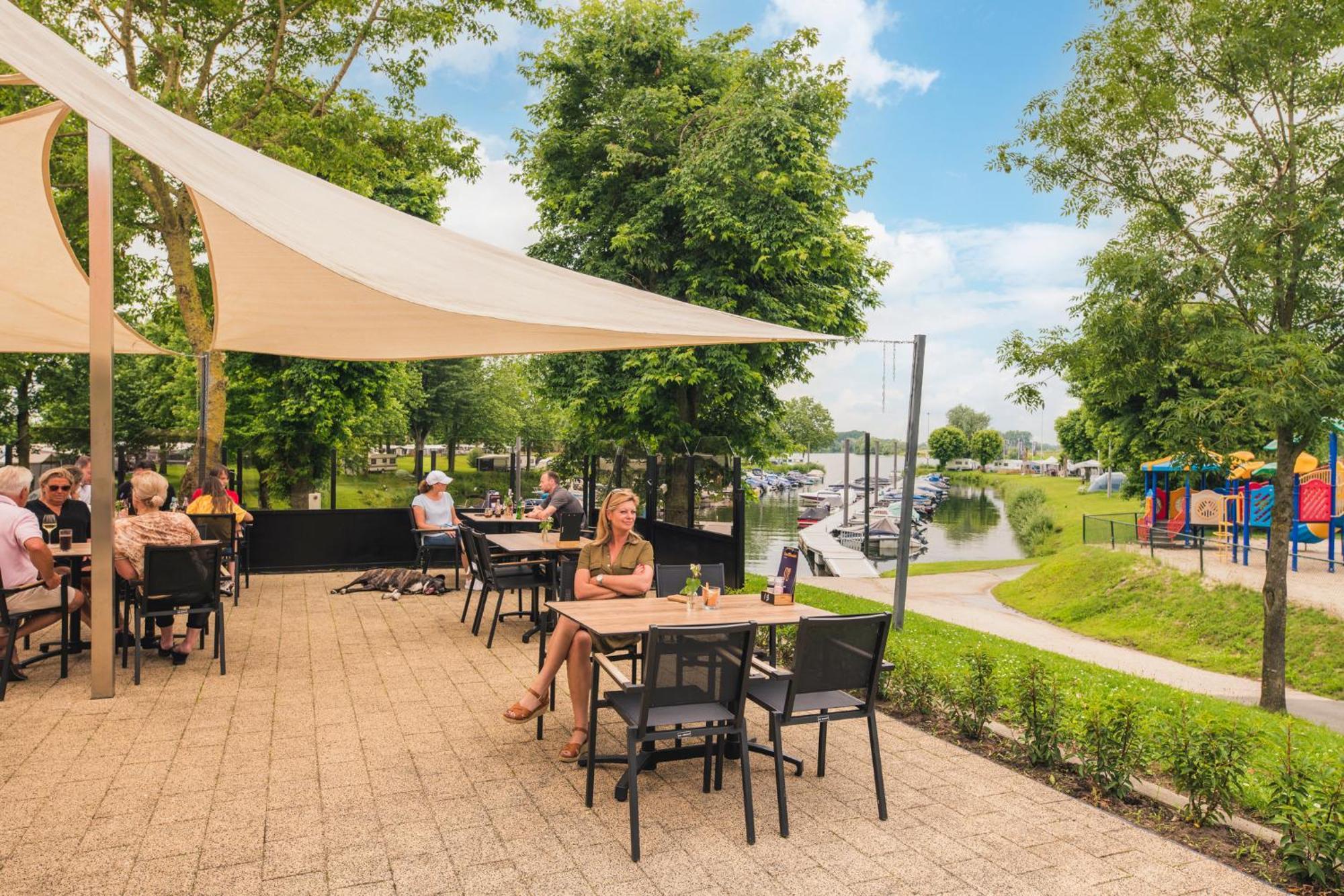 Marinapark Bad Nederrijn Hotell Maurik Exteriör bild
