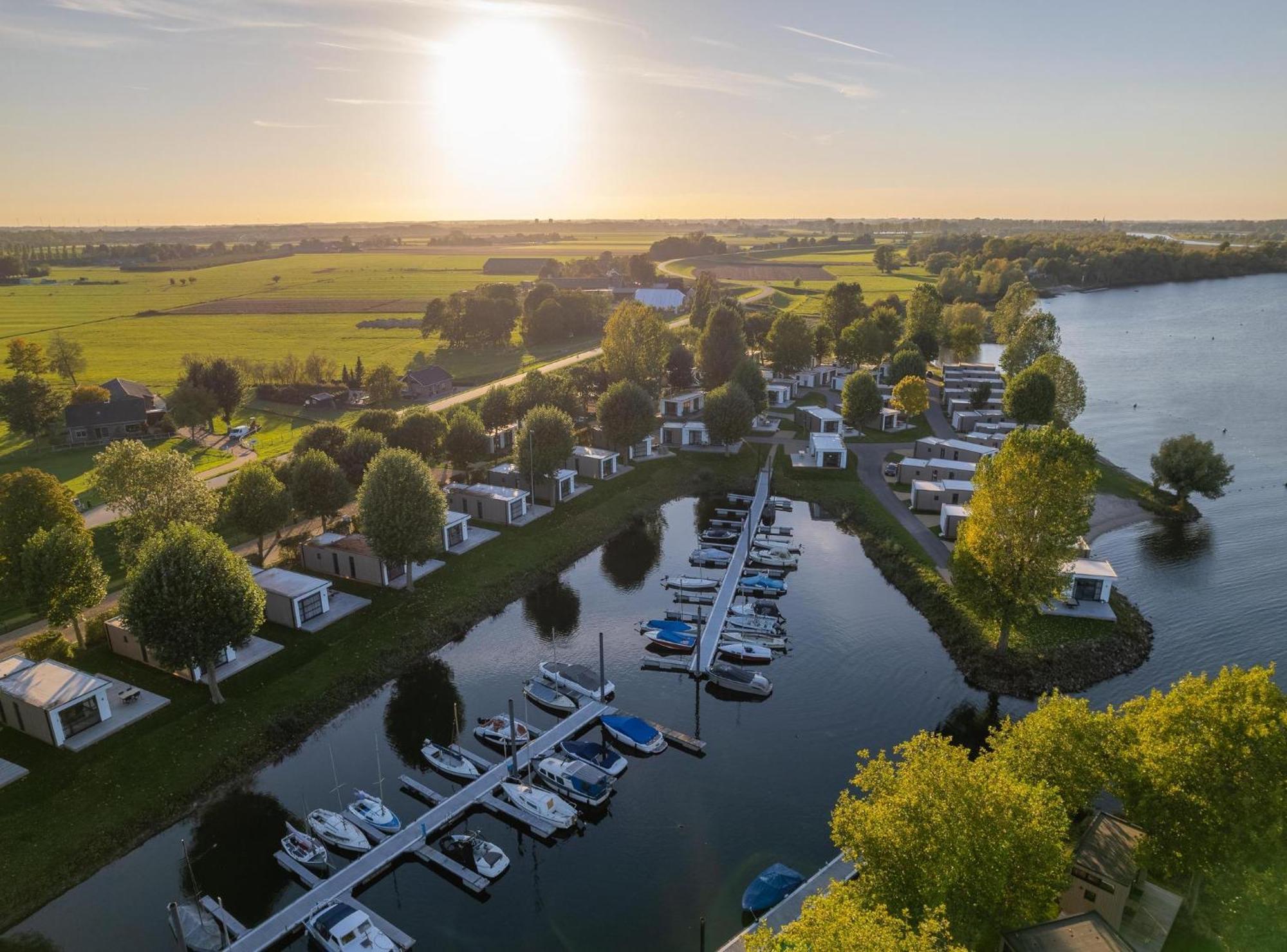 Marinapark Bad Nederrijn Hotell Maurik Exteriör bild